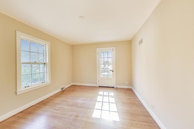 915 Pontiac Rd, Wilmette, IL 60091 - unfurnished room featuring healthy amount of natural light, light wood-style floors, and baseboards