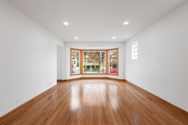 2934 Maple Ave, Berwyn, IL 60402 - unfurnished room featuring light wood-style flooring, recessed lighting, and baseboards