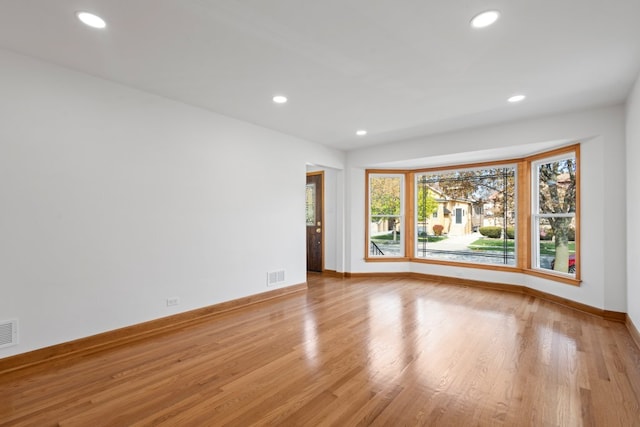 2934 Maple Ave, Berwyn, IL 60402 - unfurnished room featuring light wood-style flooring, recessed lighting, and baseboards