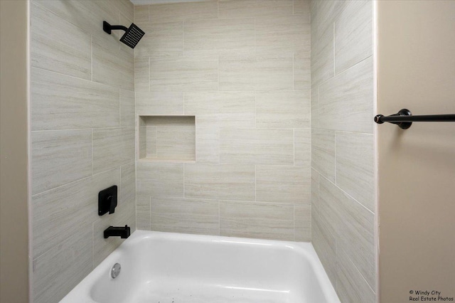 215 S Forest Ave, Palatine, IL 60074 - full bath featuring shower / tub combination