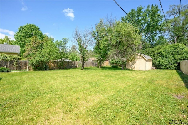 215 S Forest Ave, Palatine, IL 60074 - view of yard with a shed and an outbuilding