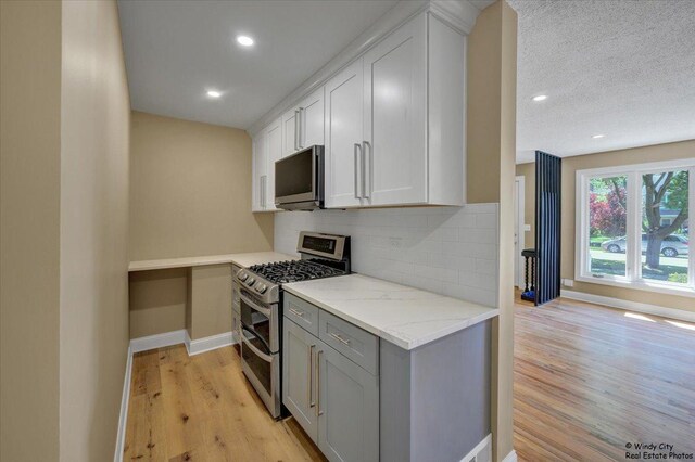 215 S Forest Ave, Palatine, IL 60074 - kitchen featuring stainless steel appliances, light wood-style floors, baseboards, gray cabinets, and tasteful backsplash