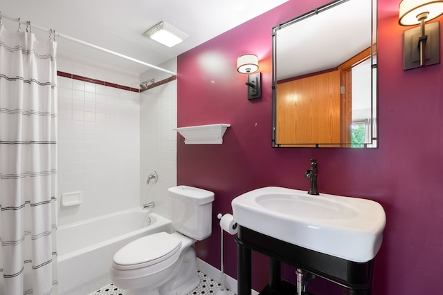 100 N Gary Ave N Unit 304, Wheaton, IL 60187 - full bath featuring toilet and shower / bath combination with curtain