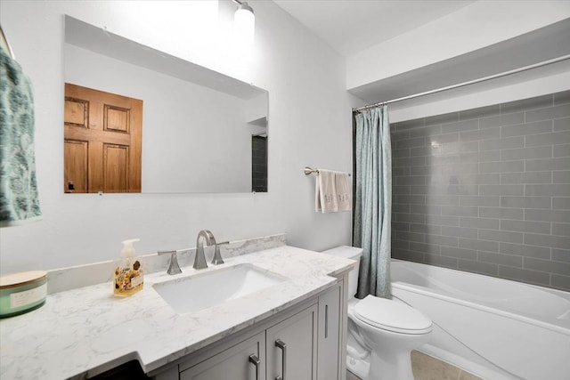 1016 W Willow Ln, Mount Prospect, IL 60056 - full bathroom featuring toilet, vanity, and shower / tub combo with curtain