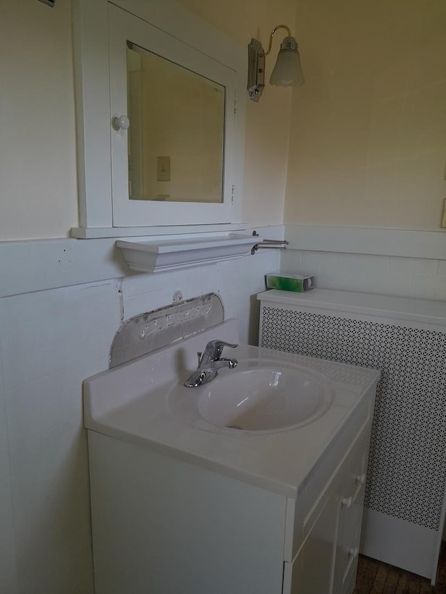 516 S Grant St, Earlville, IL 60518 - bathroom featuring vanity