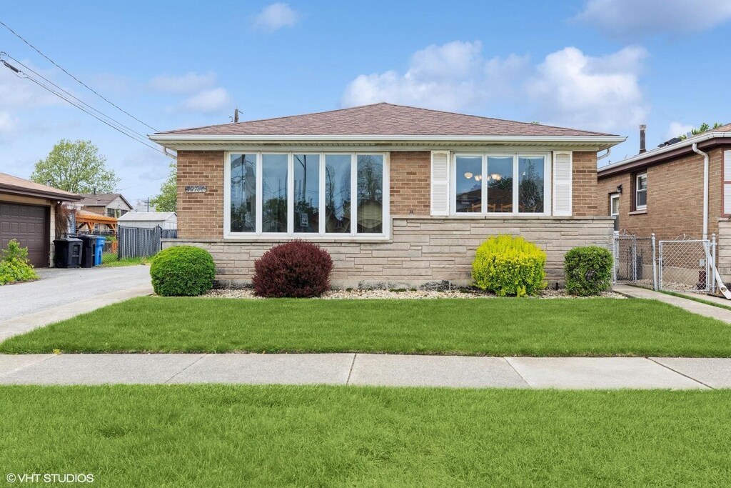 12746 S Marquette Ave, Chicago, IL 60633 - photo 1
