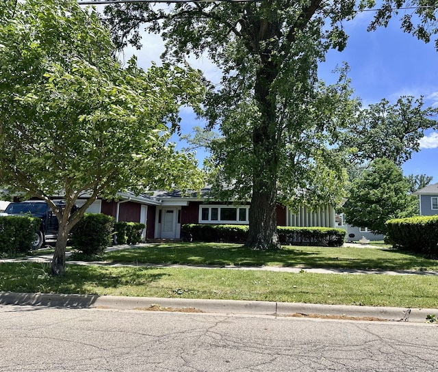 316 Guthrie St, Ottawa, IL 61350 - view of front of property featuring a front yard