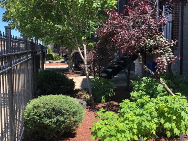 6643 W Belmont Ave Unit 1, Chicago, IL 60634 - view of yard featuring fence