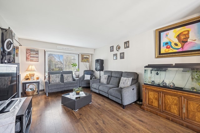 7 Woodmar Ct, Streamwood, IL 60107 - living area with wood finished floors
