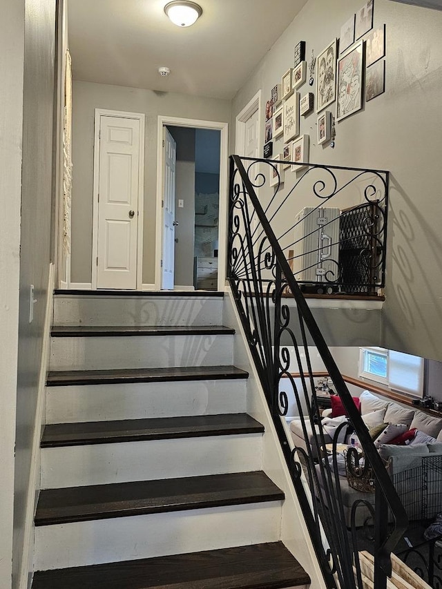 8554 Fir St, Orland Park, IL 60462 - view of stairway