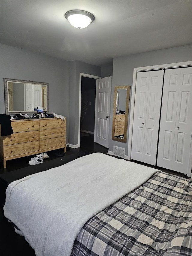 8554 Fir St, Orland Park, IL 60462 - bedroom with a closet and baseboards