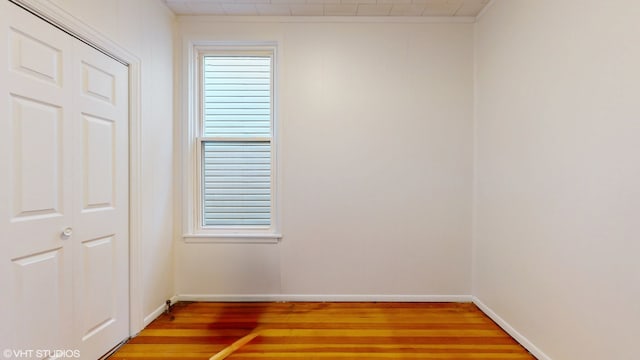 2636 W Grand Ave, Chicago, IL 60612 - empty room featuring light wood-style flooring, baseboards, plenty of natural light, and ornamental molding