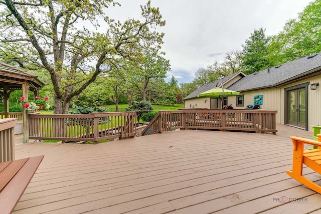 4308 Miller Oaks Dr, Mchenry, IL 60051 - view of wooden terrace