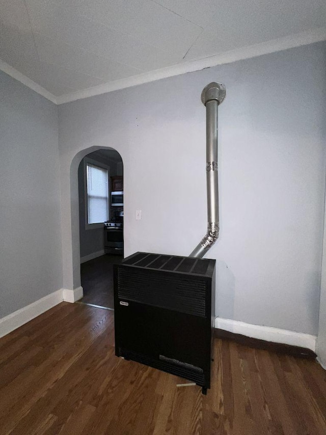 1934 W 21st Pl, Chicago, IL 60608 - detailed view of black gas range, arched walkways, crown molding, wood finished floors, and baseboards