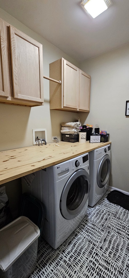 2383 Shiloh Dr, Aurora, IL 60503 - laundry area with cabinet space and washer and dryer