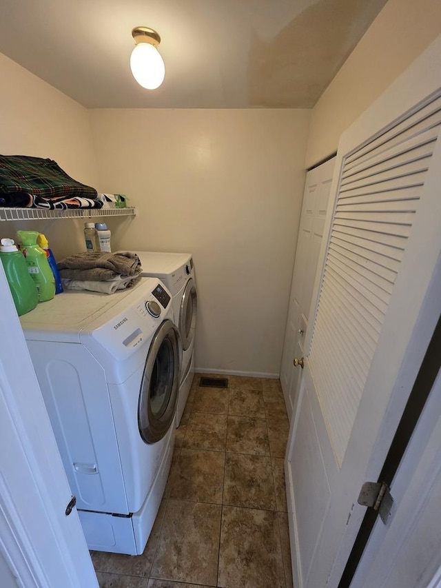 7943 Dada Dr, Gurnee, IL 60031 - laundry room with independent washer and dryer and baseboards