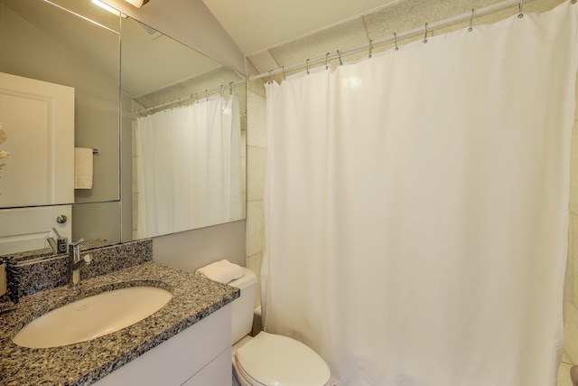 847 N Damen Ave Unit 2R, Chicago, IL 60622 - full bath with vanity and curtained shower