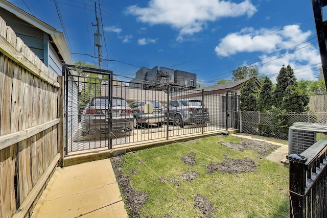 847 N Damen Ave Unit 2R, Chicago, IL 60622 - view of yard with a gate
