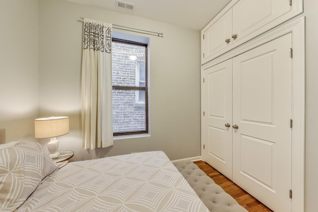 847 N Damen Ave Unit 2R, Chicago, IL 60622 - bedroom with light wood-style flooring and a closet