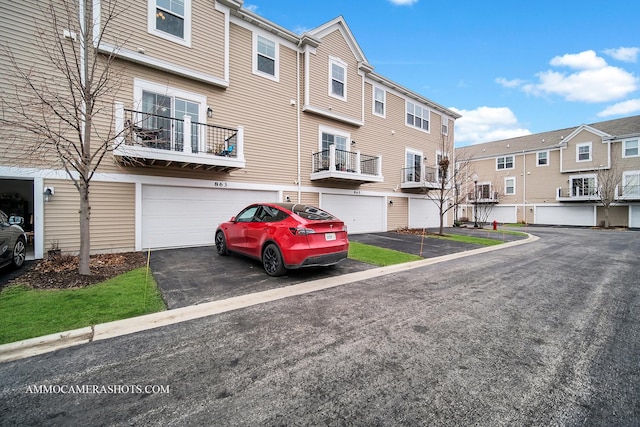 863 Lewisburg Ln, Aurora, IL 60504 - view of asphalt street with a residential view