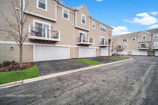 863 Lewisburg Ln, Aurora, IL 60504 - view of asphalt road featuring a residential view
