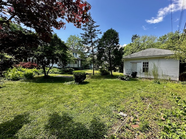408 W Iowa St, Urbana, IL 61801 - view of green lawn with an outbuilding