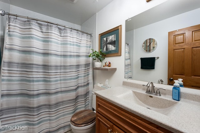 543 White Birch Rd, Lindenhurst, IL 60046 - full bathroom featuring toilet, vanity, and a shower with shower curtain