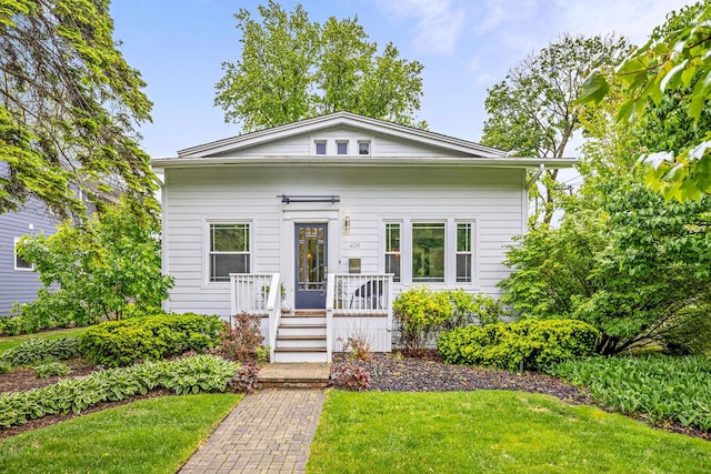 409 Cottage Ave, Glen Ellyn, IL 60137 - view of front facade with a front yard