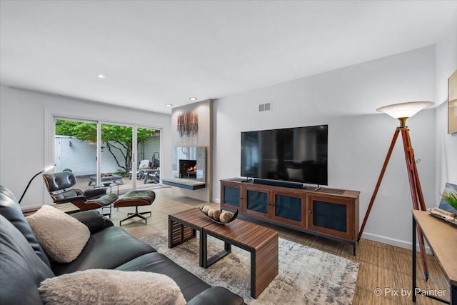 7 Hampton On Auburn Dr, Rolling Meadows, IL 60008 - living area featuring a lit fireplace, wood finished floors, baseboards, and recessed lighting
