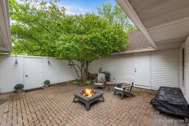 7 Hampton On Auburn Dr, Rolling Meadows, IL 60008 - view of patio featuring an outdoor fire pit