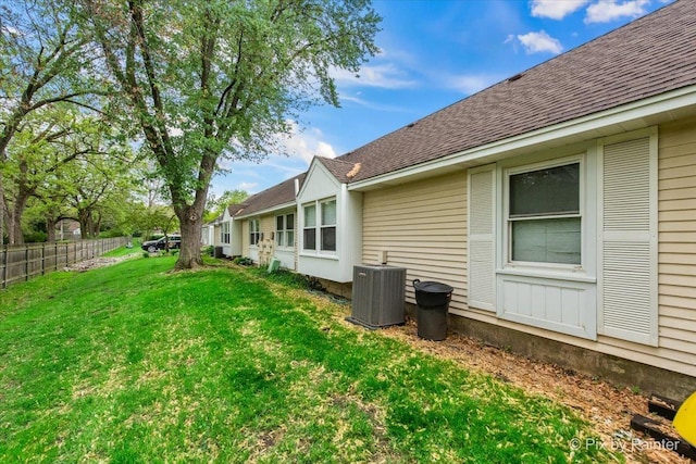 7 Hampton On Auburn Dr, Rolling Meadows, IL 60008 - view of yard with central AC unit