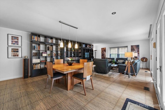 7 Hampton On Auburn Dr, Rolling Meadows, IL 60008 - dining area with baseboards