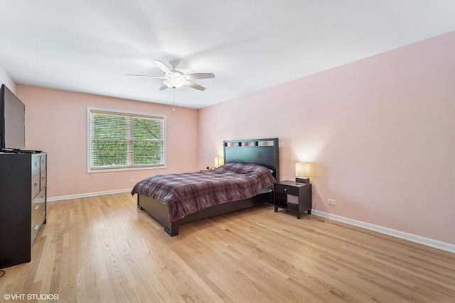 846 Dunhill Dr, Buffalo Grove, IL 60089 - bedroom with light wood-style flooring, baseboards, and a ceiling fan