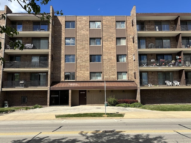 828 Graceland Ave Unit 206, Des Plaines, IL 60016 - view of apartment building / complex