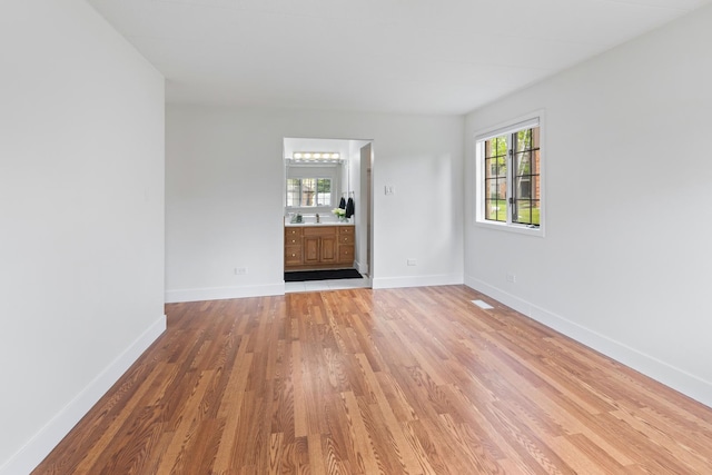 13206 N Country Club Ct Unit 1A, Palos Heights, IL 60463 - unfurnished living room featuring light wood-style floors, baseboards, and a sink