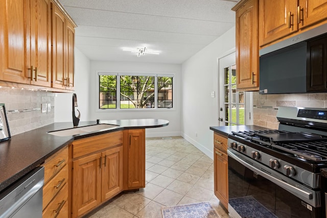 13206 N Country Club Ct Unit 1A, Palos Heights, IL 60463 - kitchen with appliances with stainless steel finishes, a sink, dark countertops, and backsplash