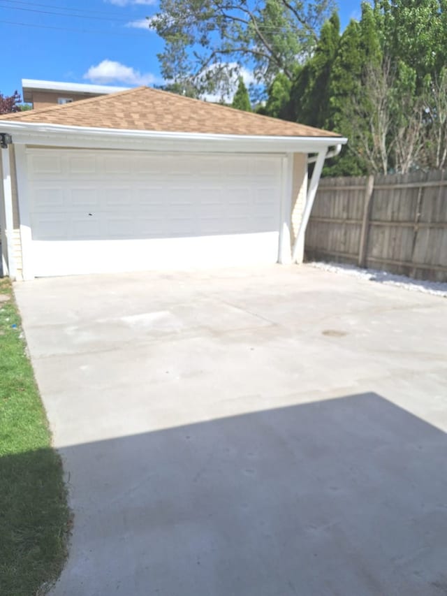 4607 Kolze Ave, Schiller Park, IL 60176 - garage featuring fence