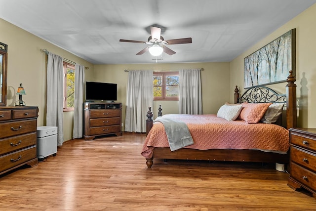 525 W Jackson St, Woodstock, IL 60098 - bedroom with light wood-style flooring and a ceiling fan
