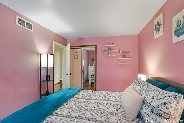 2007 Oak Dr, Mchenry, IL 60050 - bedroom with a closet