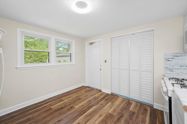 28 Liberty Blvd, Machesney Park, IL 61115 - clothes washing area featuring wood finished floors and baseboards