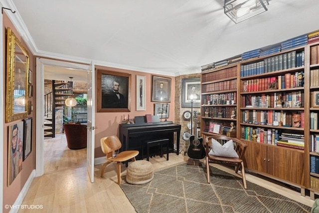 540 W Belden Ave Unit 1A, Chicago, IL 60614 - sitting room featuring wood finished floors, crown molding, and baseboards