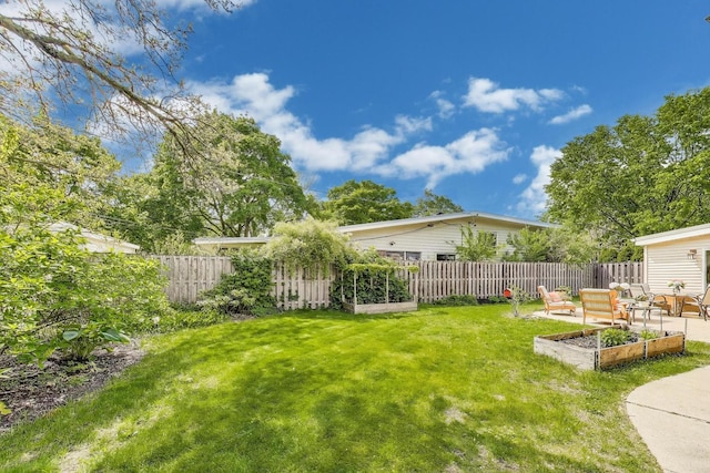 1524 Cleveland St, Evanston, IL 60202 - view of yard featuring a vegetable garden