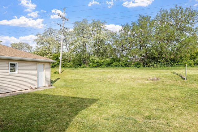 610 Clinton St, Lockport, IL 60441 - view of grassy yard with view of wooded area