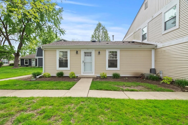 366 Meadow Ct Unit 366, Vernon Hills, IL 60061 - view of front of house with a front lawn and board and batten siding