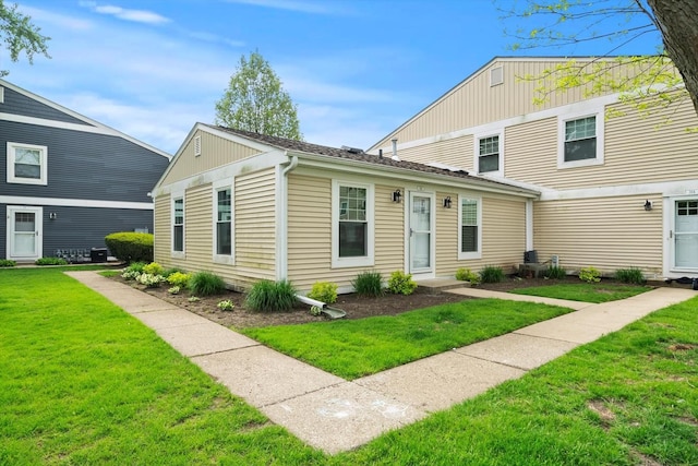 366 Meadow Ct Unit 366, Vernon Hills, IL 60061 - view of front facade with a front lawn