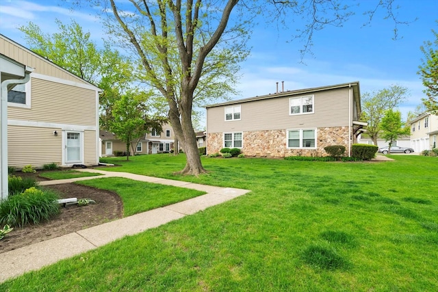 366 Meadow Ct Unit 366, Vernon Hills, IL 60061 - surrounding community with a yard