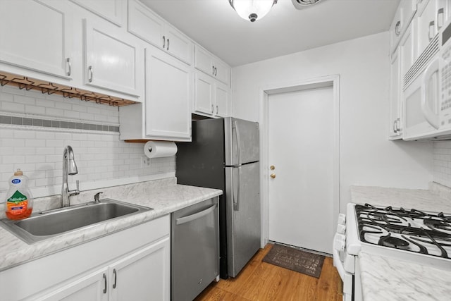 366 Meadow Ct Unit 366, Vernon Hills, IL 60061 - kitchen with appliances with stainless steel finishes, a sink, light wood-type flooring, white cabinets, and tasteful backsplash