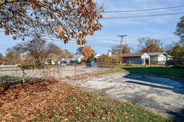 2460 Indiana Ave, Lansing, IL 60438 - view of yard
