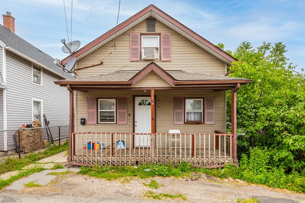 bungalow-style house with covered porch