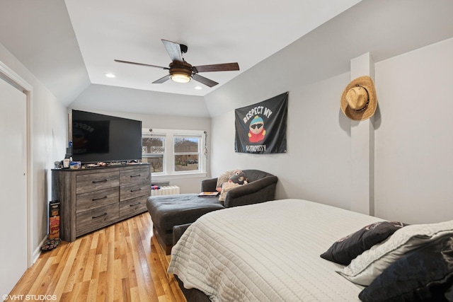 bedroom featuring light wood-style floors, lofted ceiling, a ceiling fan, and recessed lighting